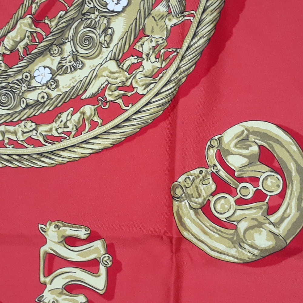 RARE Authentic Hermes Scarf - LES CAVALIERS D'OR - Carre 90 - Nice! With Box! - Picture 5 of 6